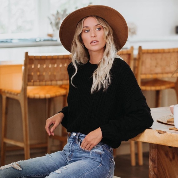 SOLD Vici Collection Black Cropped Sweater - Picture 2 of 6